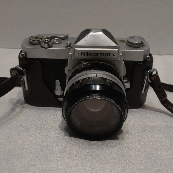 Nikon ,NIKKORMAT VINTAGE CAMERA - Picture 1 of 10